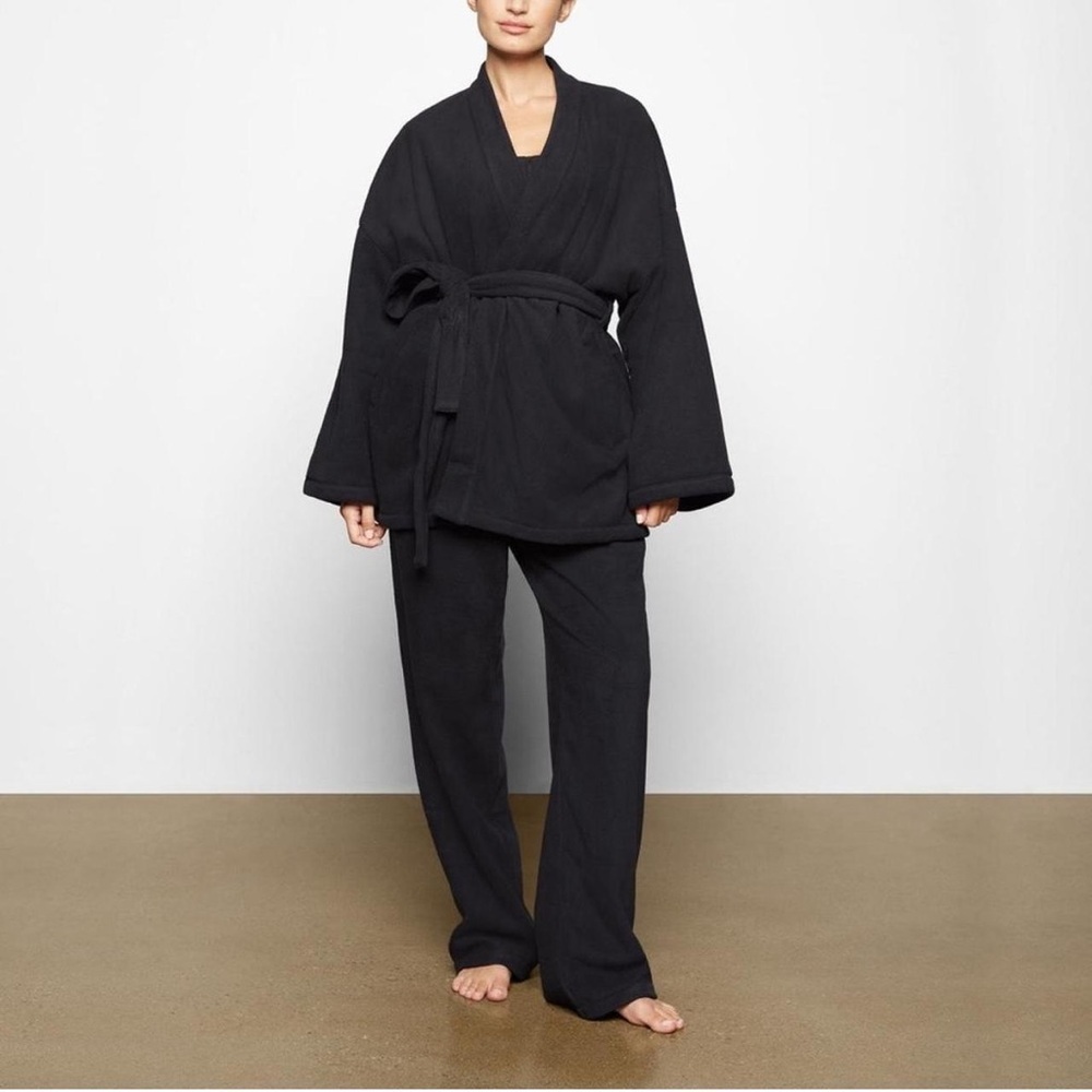 SKIMS Fleece Lounge Onyx Black Wrap Jacket